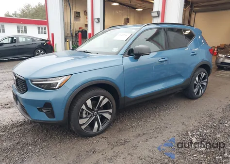 2024 Volvo Xc40 B5 Ultimate Dark Theme z USA, uszkodzony, nr VIN YV4L12UM1R2357723